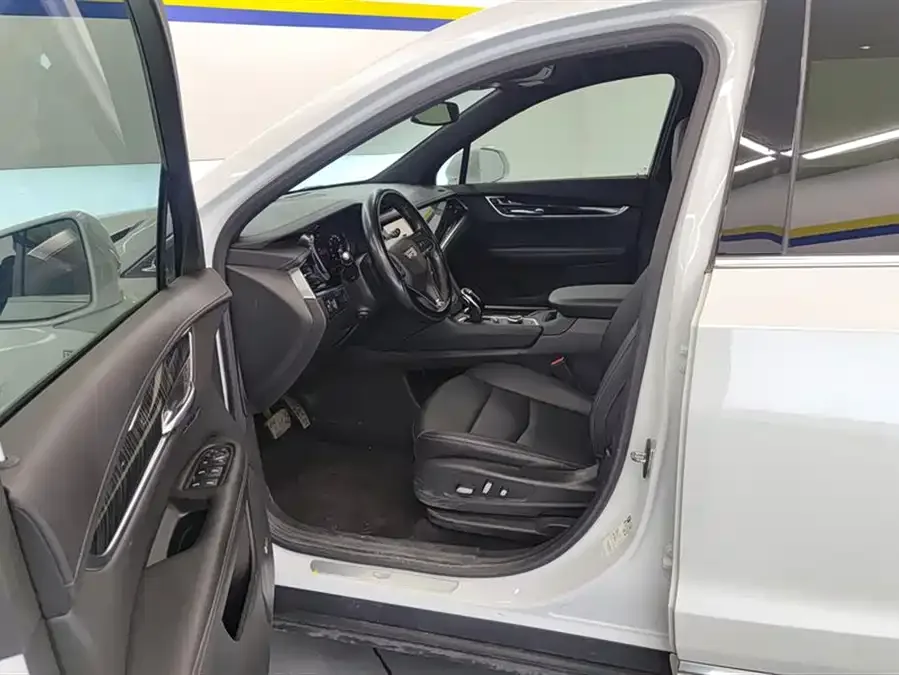 Cadillac XT6 2022 2.0T 6-seat 2WD Luxury Edition 2022 — миниатюра 3