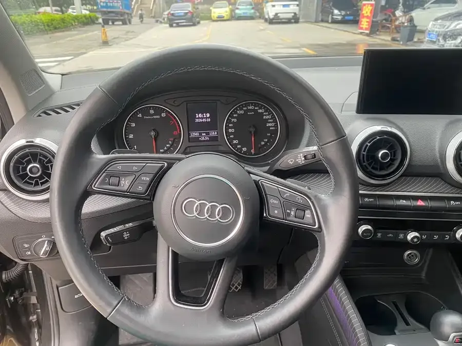 Audi Q2L 2022 35 TFSI Fashionable and Elegant 2022 — миниатюра 2