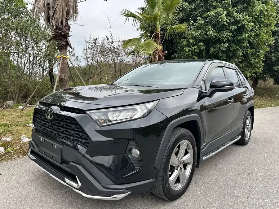 Toyota RAV4 RAV4 Rongfang 2022 2.0L CVT 2WD Fashion PLUS Edition 2022 — фото 1, купить с доставкой в Москву