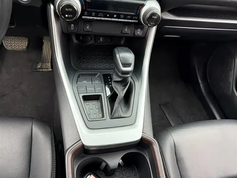 Toyota RAV4 RAV4 Rongfang 2022 2.0L CVT 2WD Fashion PLUS Edition 2022 — миниатюра 3