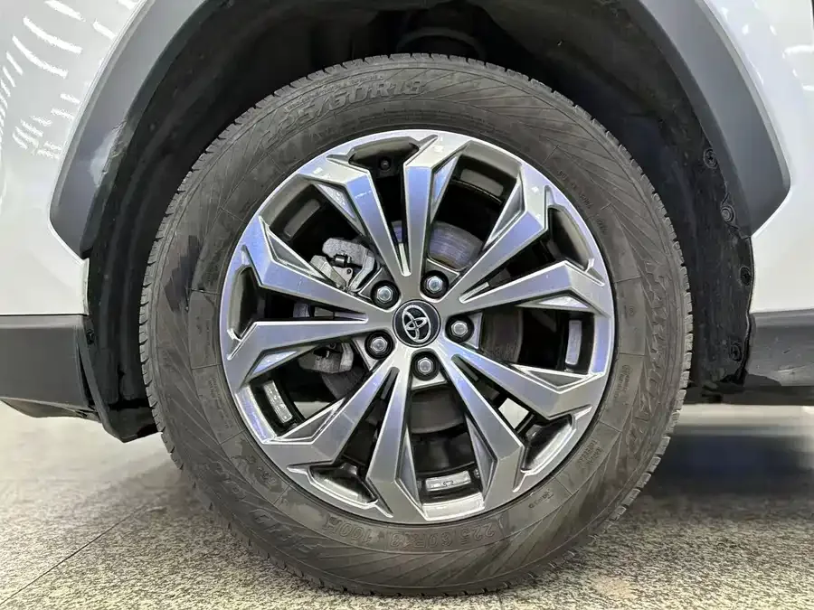 Toyota RAV4 RAV4 Rongfang 2023 2.0L CVT 2WD Fashion Edition 2024 — миниатюра 5