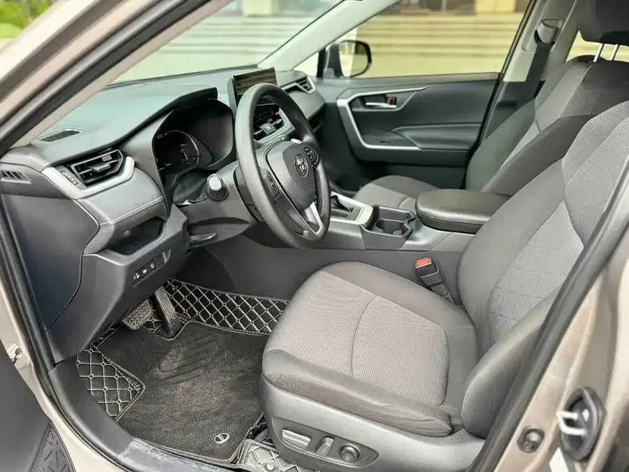 Toyota RAV4 RAV4 Rongfang 2023 2.0L CVT 2WD Fashion Edition 2024 — миниатюра 4