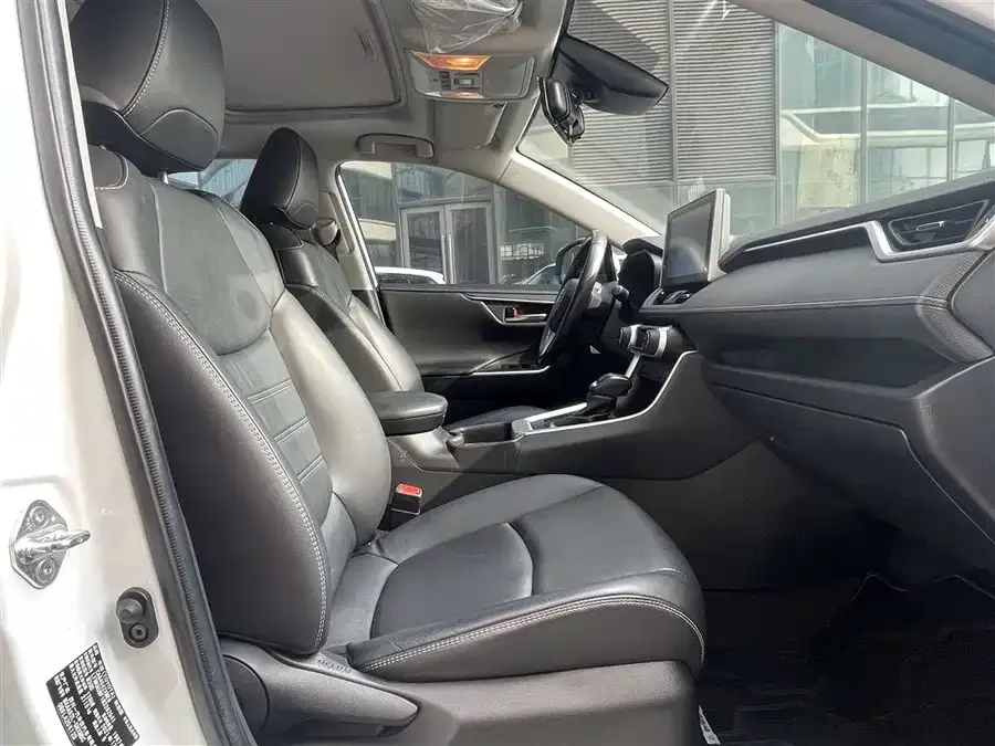Toyota RAV4 RAV4 Rongfang 2021 2.0L CVT 2WD Fashion PLUS Edition 2022 — миниатюра 4