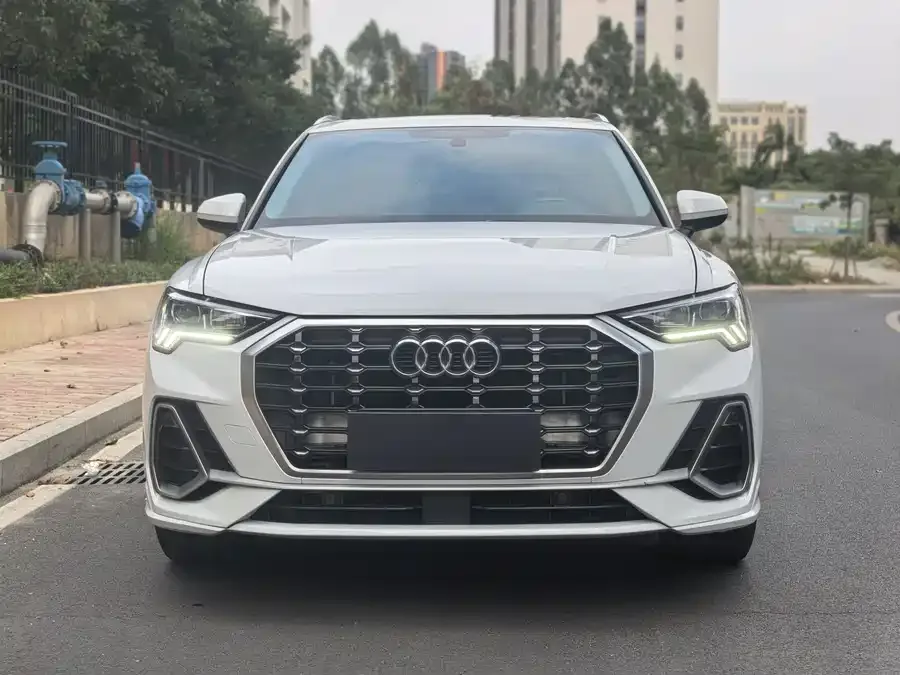 Audi Q3 2022 35 TFSI aggressive and dynamic model 2022 — миниатюра 2