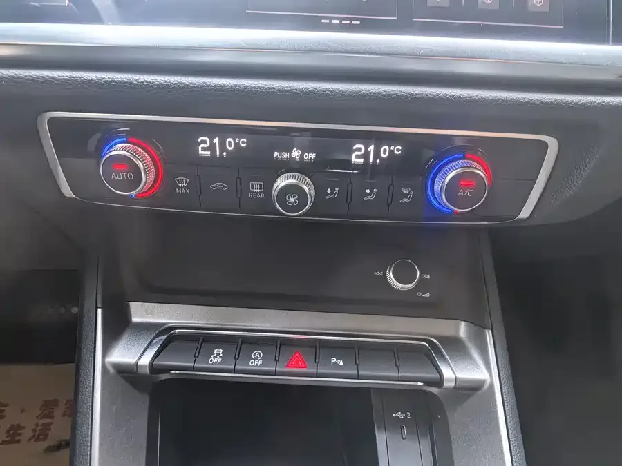 Audi Q3 2022 35 TFSI aggressive and dynamic model 2022 — миниатюра 5