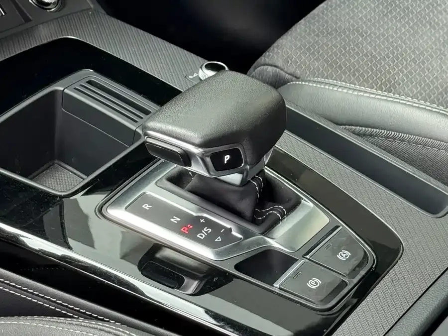 Audi Q5L Sportback 2022 facelift 45 TFSI luxury model 2023 — миниатюра 3