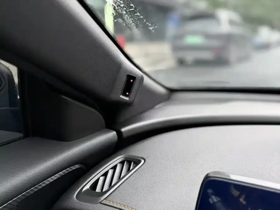 GAC Trumpchi Shadow Leopard Shadow Leopard 2022 270T DCT J16 R-style Track Edition 2022 — миниатюра 4