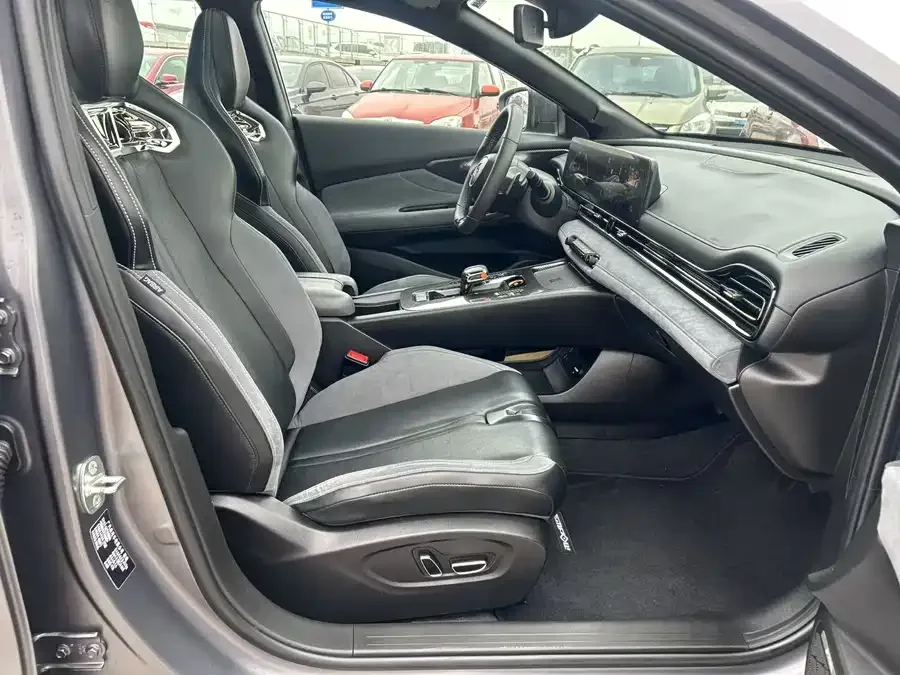 GAC Trumpchi Shadow Leopard Shadow Leopard 2023 400T Automatic R MAX 2023 — миниатюра 3