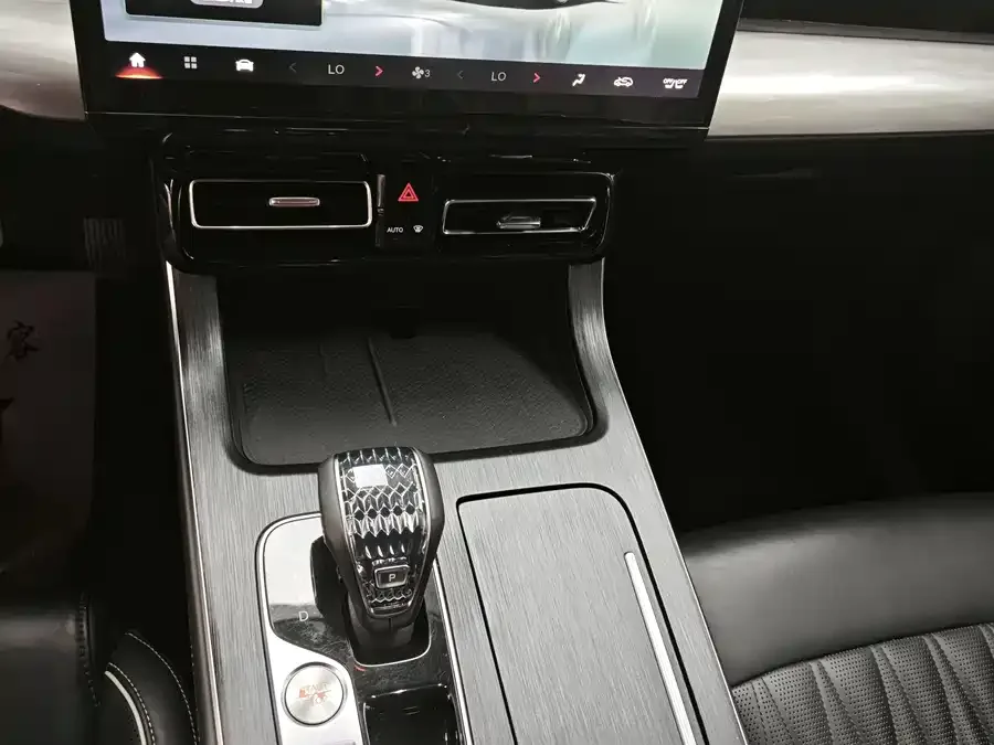 GAC Trumpchi GS8 Trumpchi GS8 2022 Pilot Series 2.0TGDI 2WD Luxury Smart Edition (7 Seaters) 2022 — миниатюра 5