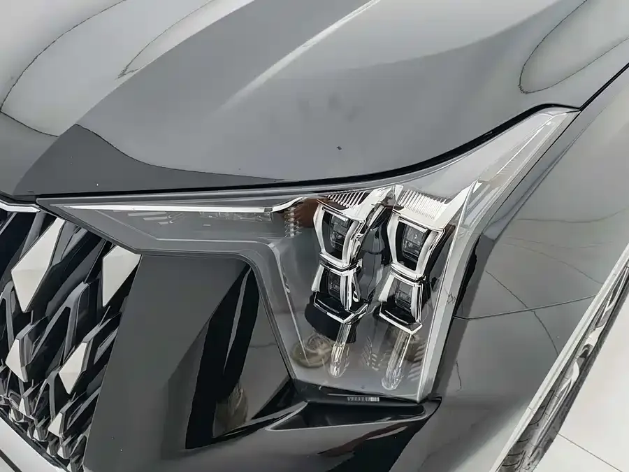 GAC Trumpchi GS8 Trumpchi GS8 2022 Pilot Series 2.0TGDI 4WD Supreme Edition (six seats) 2022 — миниатюра 3