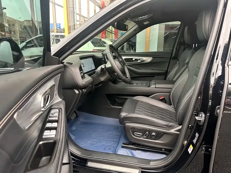 GAC Trumpchi GS8 Trumpchi GS8 2025 Pilot Series 2.0TGDI 2WD Luxury Edition 5 Seaters 2025 — миниатюра 2