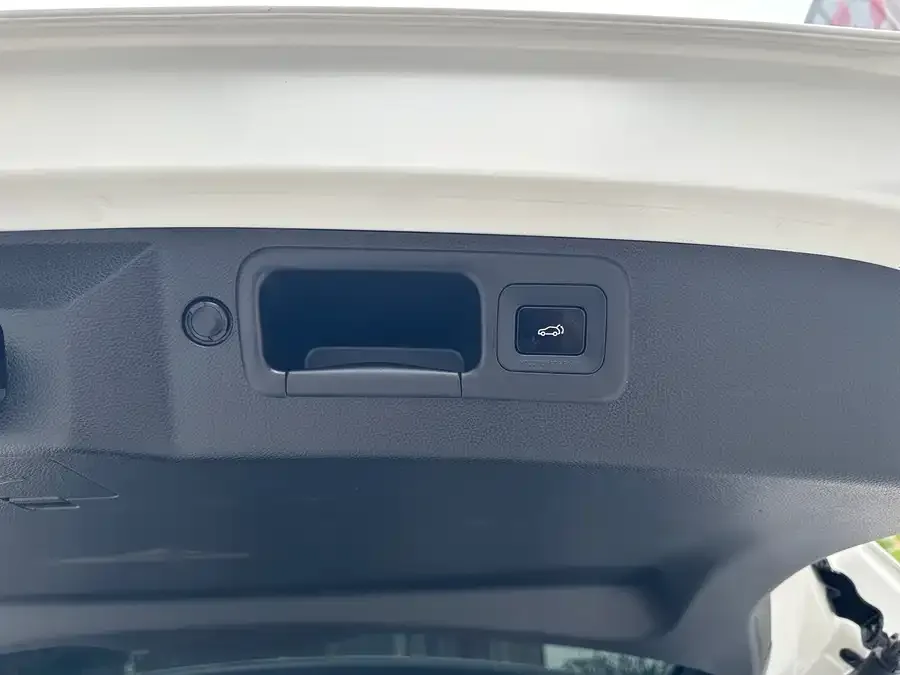 GAC Trumpchi GS8 Trumpchi GS8 2022 Pilot Series 2.0TGDI 4WD Supreme Edition (7 seats) 2023 — миниатюра 3