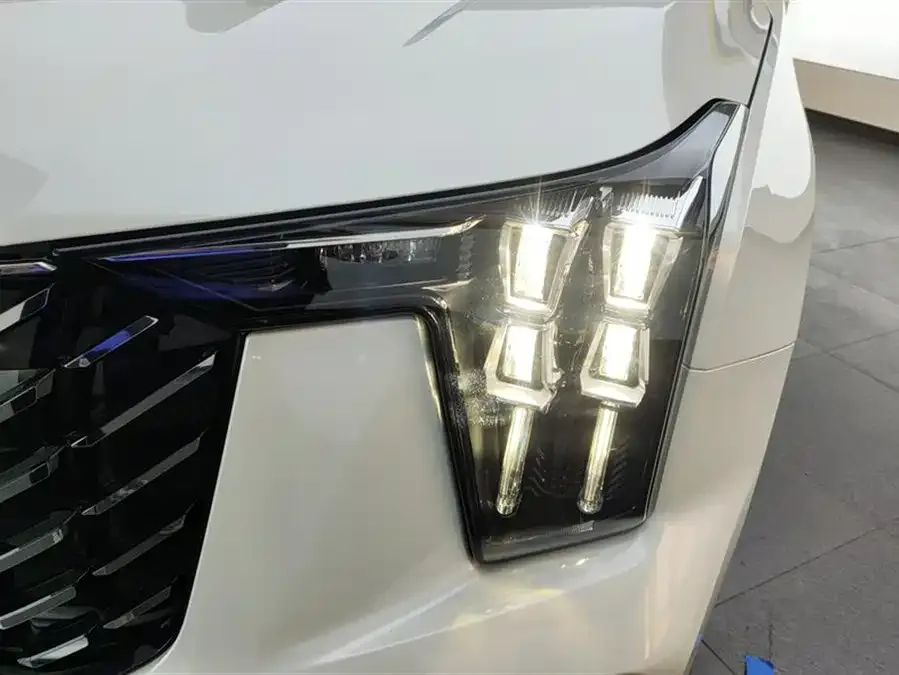 GAC Trumpchi GS8 Trumpchi GS8 2025 Pilot Series 2.0TGDI 2WD Luxury Edition 5 Seaters 2024 — миниатюра 5