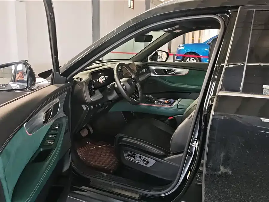 GAC Trumpchi GS8 Trumpchi GS8 2022 Dual Engine Series 2.0TM 2WD Premium Edition (7 Seaters) 2023 — миниатюра 3