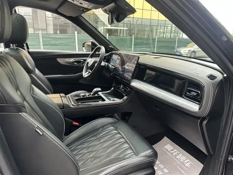 GAC Trumpchi GS8 Trumpchi GS8 2022 Dual Engine Series 2.0TM 4WD Premium Edition (7 seats) 2022 — миниатюра 4