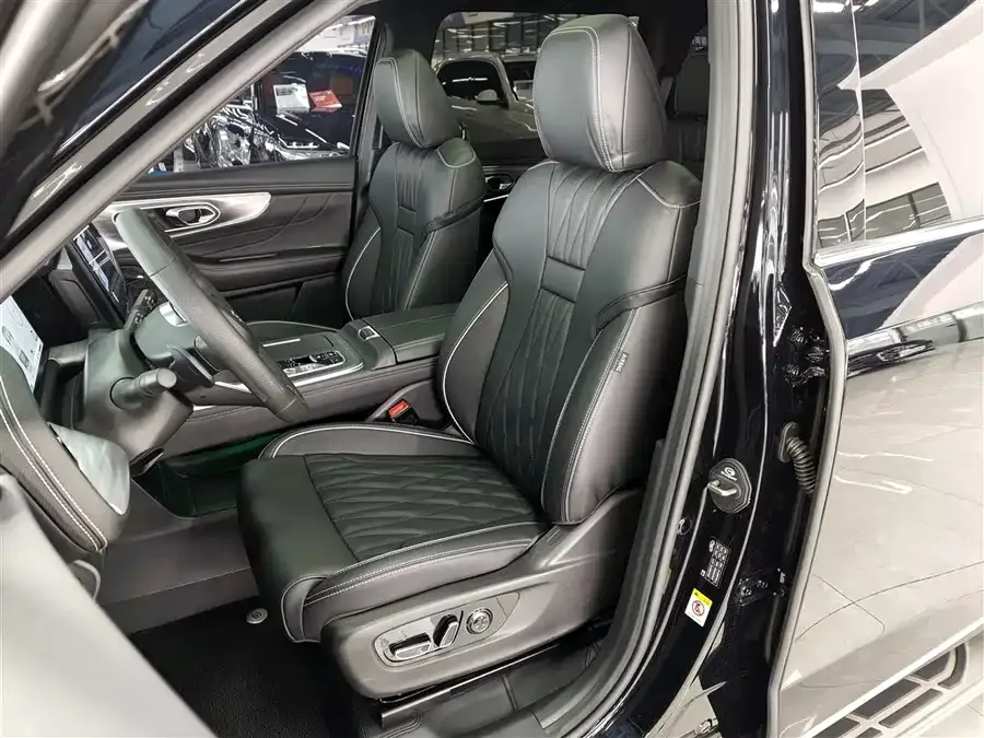 GAC Trumpchi GS8 Trumpchi GS8 2024 Navigator Series 2.0TGDI 2WD Luxury Intelligent Connected Edition 7-Seater 2024 — миниатюра 2