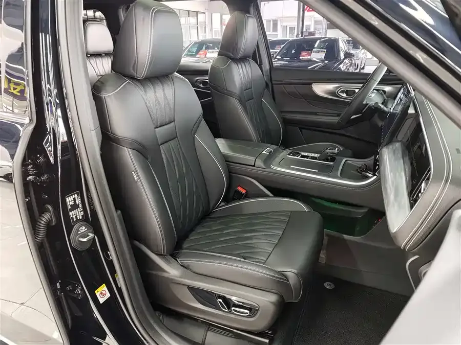 GAC Trumpchi GS8 Trumpchi GS8 2024 Navigator Series 2.0TGDI 2WD Luxury Intelligent Connected Edition 7-Seater 2024 — миниатюра 3