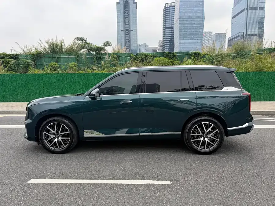 GAC Trumpchi GS8 Trumpchi GS8 2022 Pilot Series 2.0TGDI 4WD Supreme Edition (six seats) 2023 — миниатюра 2