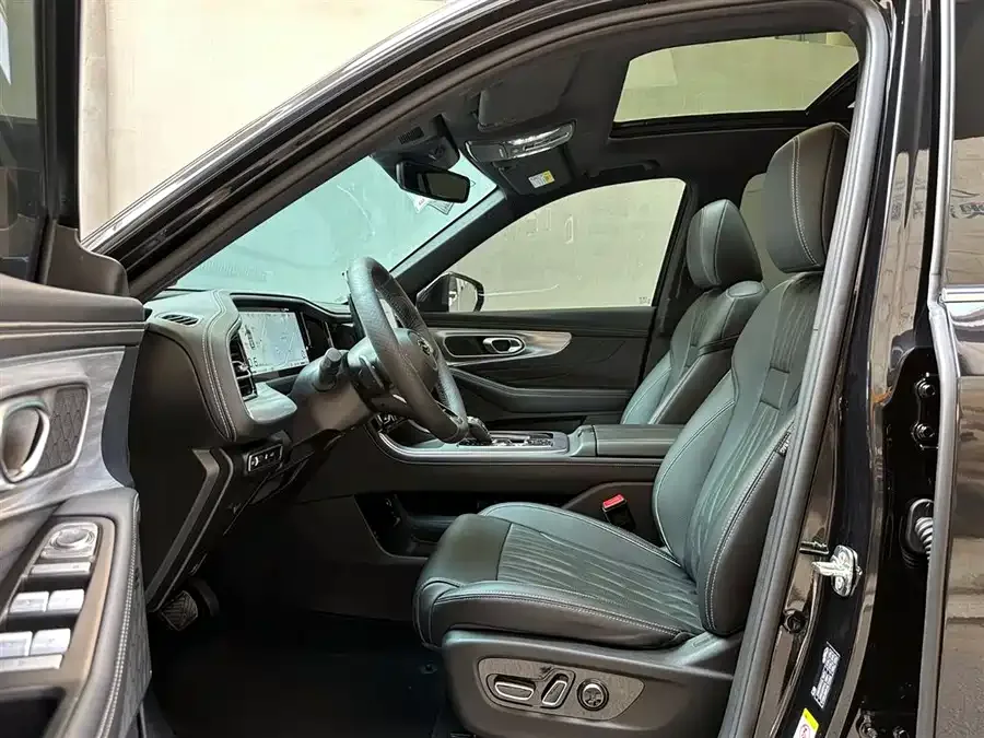 GAC Trumpchi GS8 Trumpchi GS8 2024 Navigator Series 2.0TGDI 2WD Luxury Intelligent Connected Edition 7-Seater 2024 — миниатюра 3