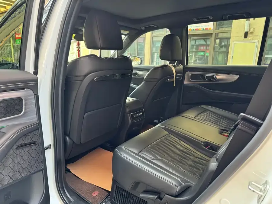 GAC Trumpchi GS8 Trumpchi GS8 2022 Dual Engine Series 2.0TM 2WD Premium Edition (7 Seaters) 2023 — миниатюра 3
