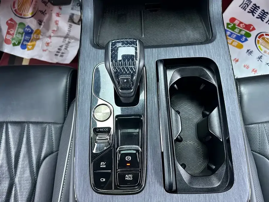 GAC Trumpchi GS8 Trumpchi GS8 2022 Dual Engine Series 2.0TM 2WD Premium Edition (7 Seaters) 2022 — миниатюра 3