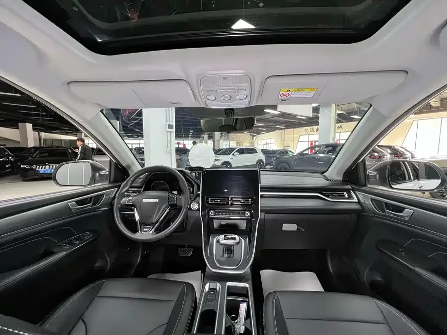 Haval M6 Haval M6 2023 PLUS 1.5T DCT premium smart connected model 2023 — миниатюра 3