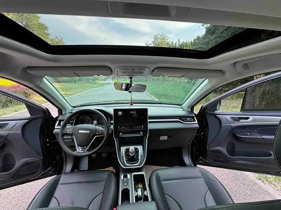 Haval M6 Haval M6 2021 PLUS 1.5T manual luxury smart connected model 2023 — миниатюра 3