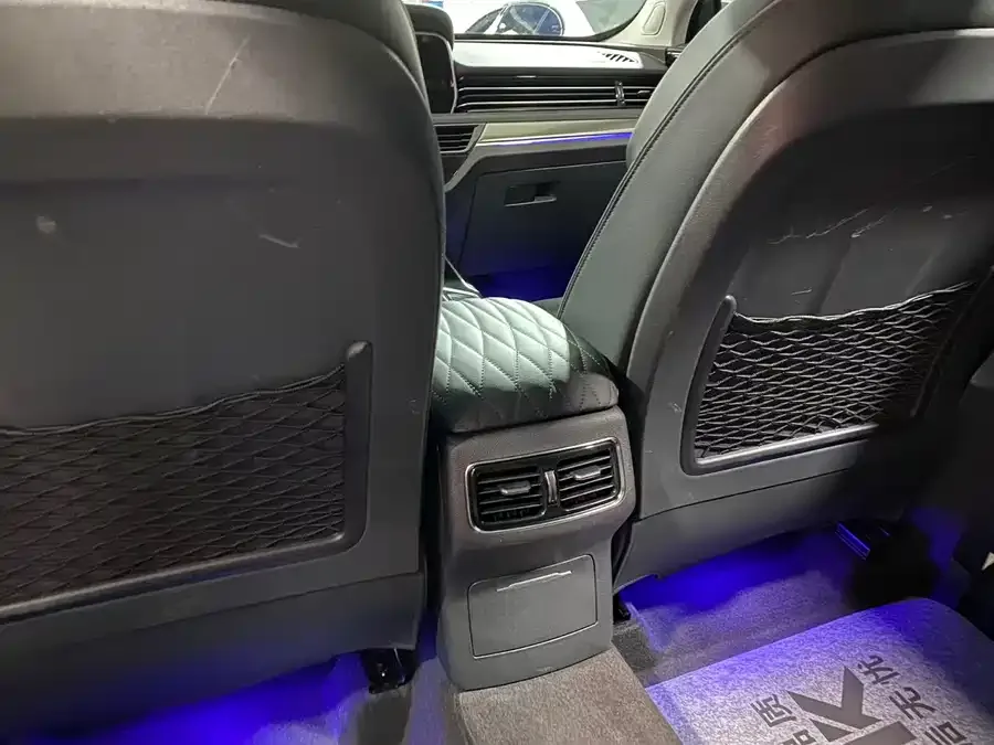 Hongqi HS5 Hongqi HS5 2022 facelift 2.0T Zhilian Qixiang Edition 2023 — миниатюра 3