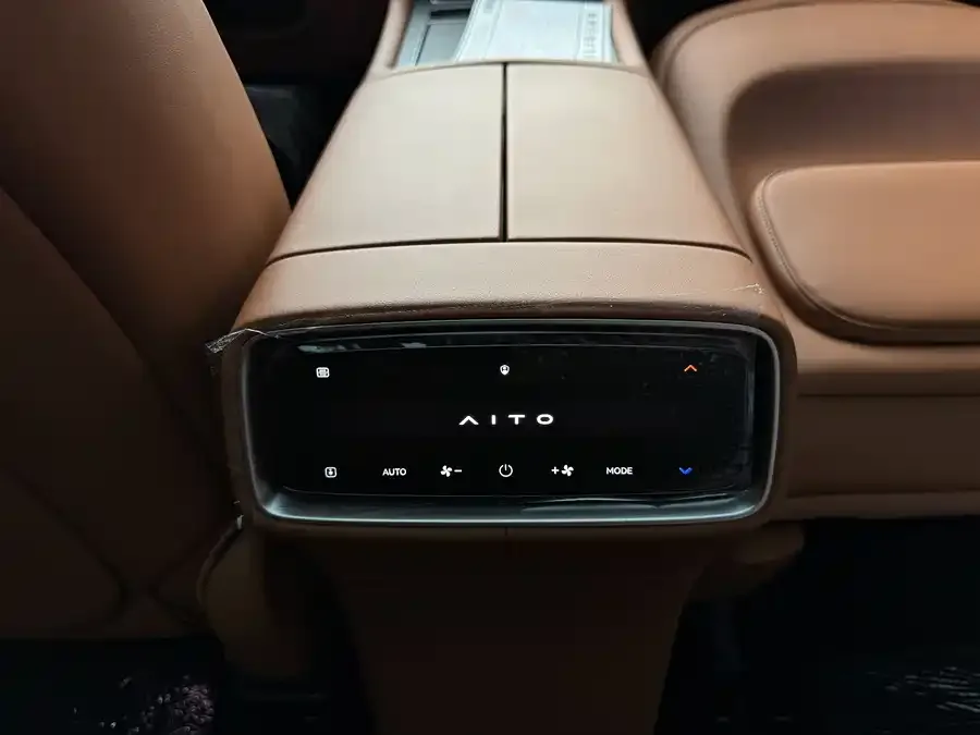 AITO M9 Wenjie M9 2024 Extended Range Max Edition 42kWh 6-seater Edition 2026 — миниатюра 2