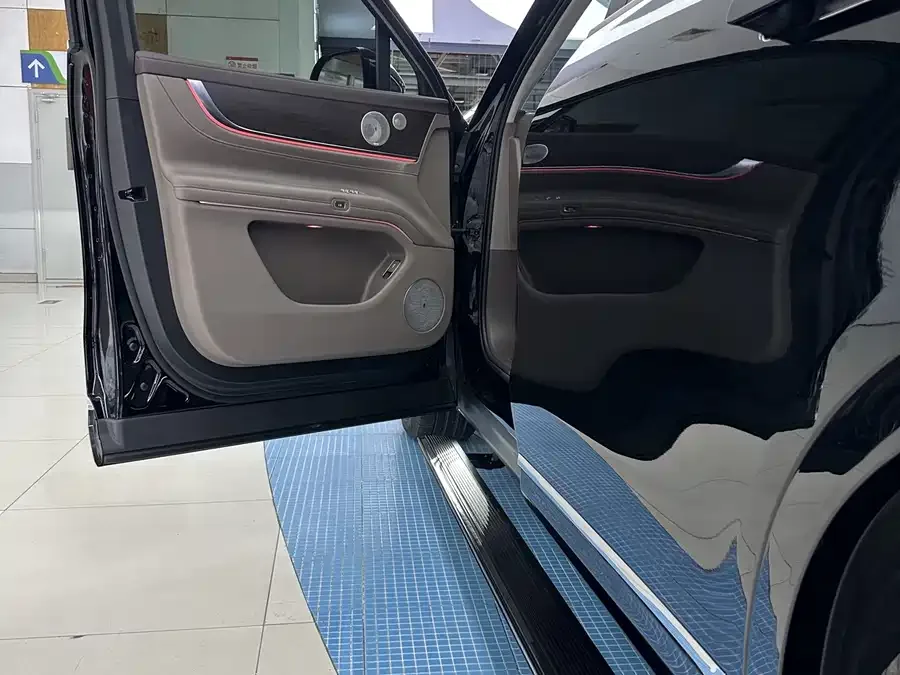 AITO M9 Wenjie M9 2025 Extended Range Ultra Edition 52kWh 6-Seat Version (192-line LiDAR) 2026 — миниатюра 3