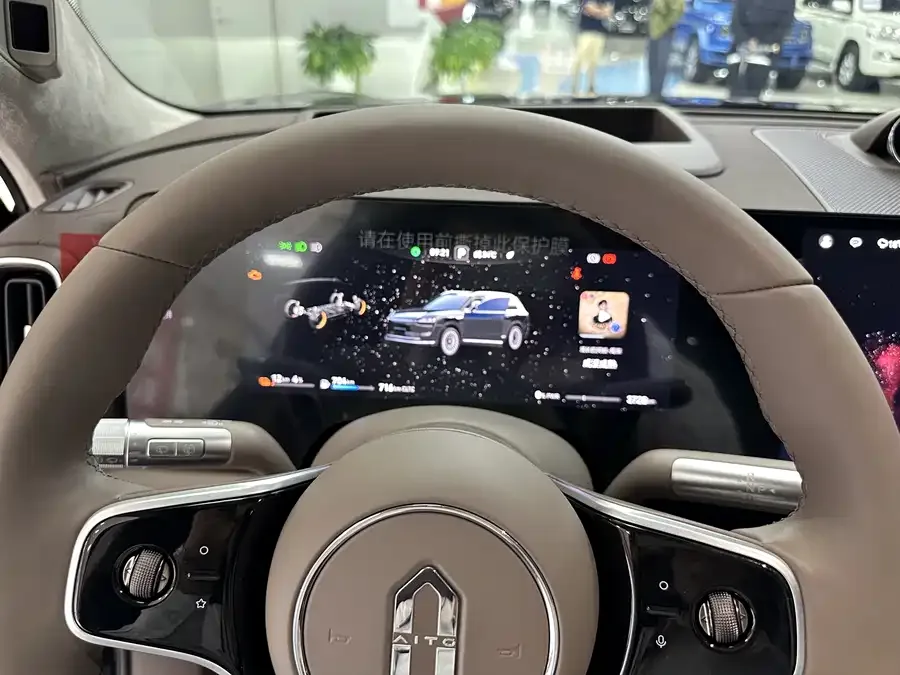 AITO M9 Wenjie M9 2025 Extended Range Ultra Edition 52kWh 6-Seat Version (192-line LiDAR) 2026 — миниатюра 4