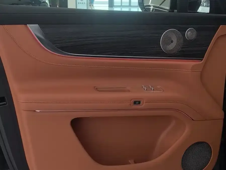 AITO M9 M9 2024 Extended Range Ultra Edition 42kWh 6-seater Edition 2025 — миниатюра 4