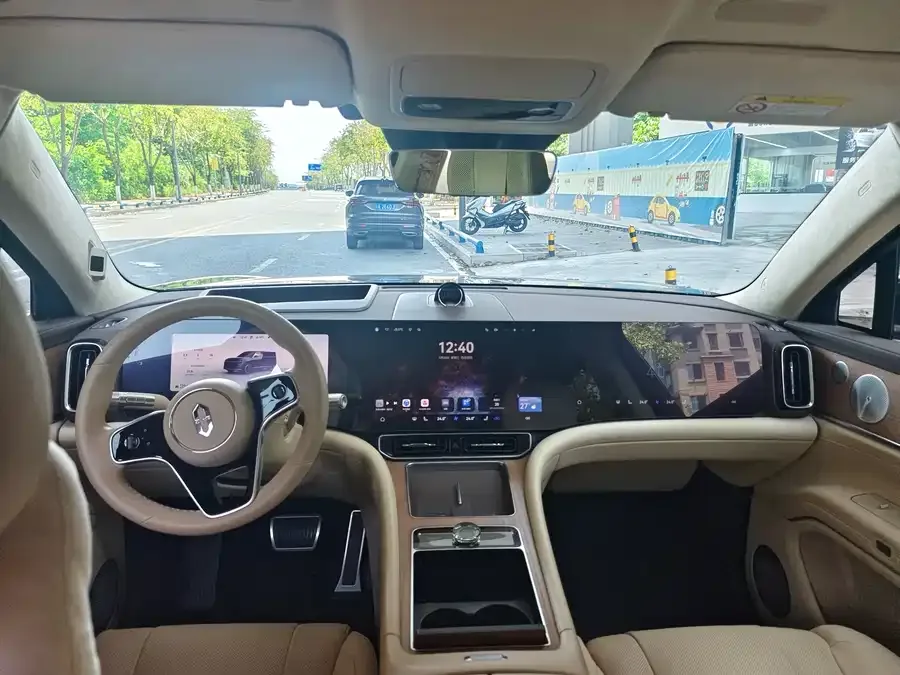 AITO M9 M9 2024 Extended Range Ultra Edition 42kWh 6-seater Edition 2024 — миниатюра 2