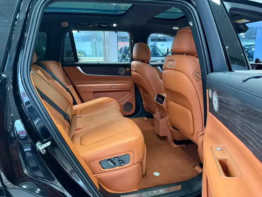 AITO M9 Wenjie M9 2024 Extended Range Ultra Edition 52kWh 5-seater Edition 2024 — миниатюра 3