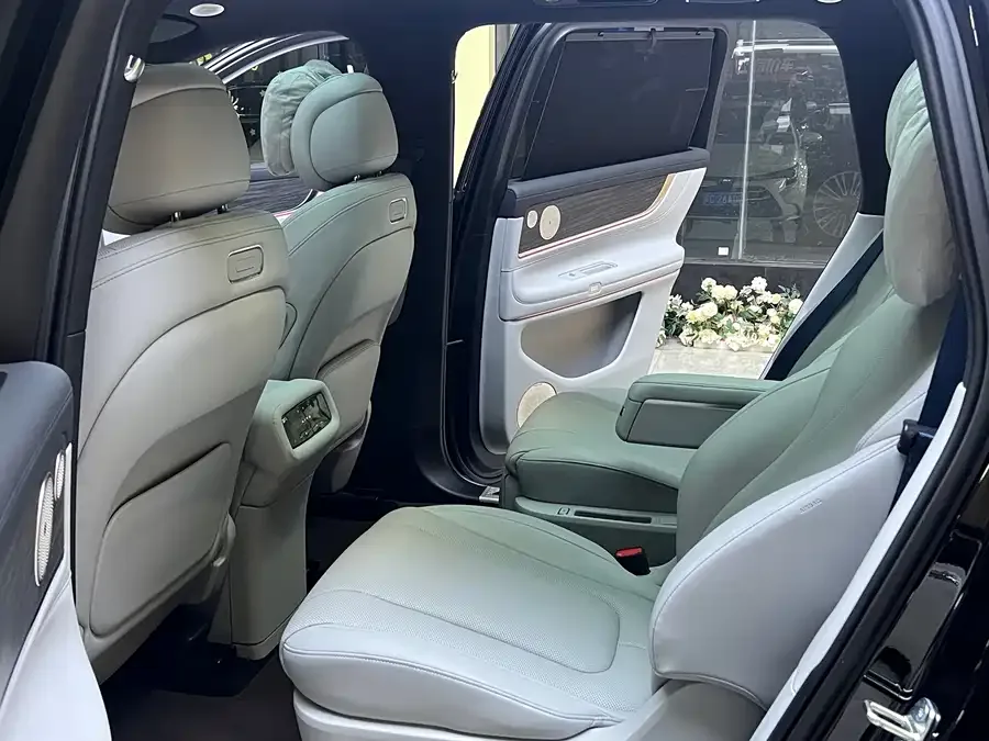 AITO M9 M9 2024 Extended Range Ultra Edition 42kWh 6-seater Edition 2024 — миниатюра 2