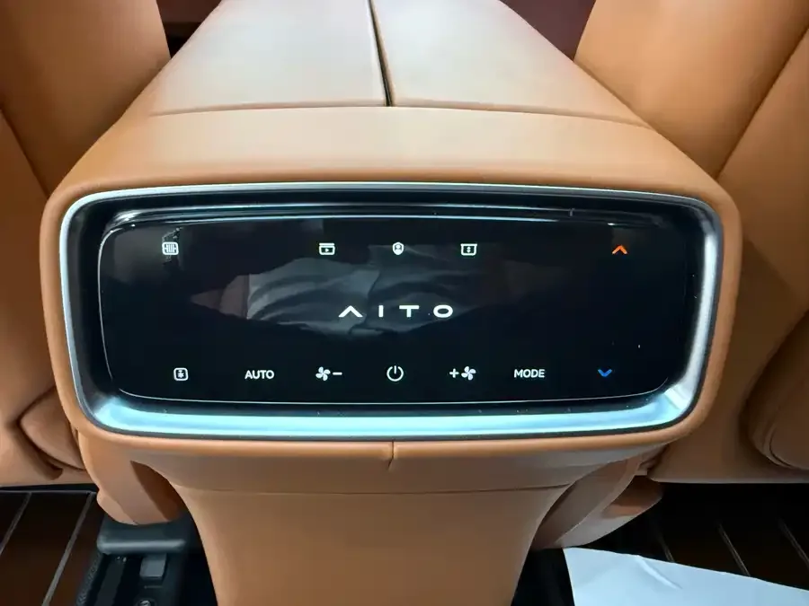AITO M9 M9 2024 Extended Range Ultra Edition 52kWh 6-seater Edition 2025 — миниатюра 5