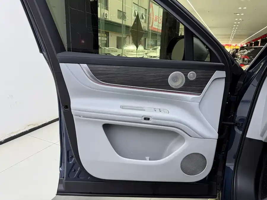 AITO M9 M9 2024 Extended Range Ultra Edition 42kWh 6-seater Edition 2024 — миниатюра 3