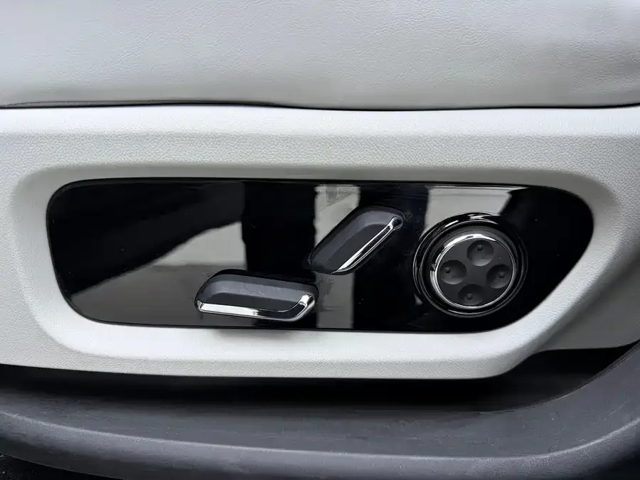 AITO M9 M9 2024 Extended Range Ultra Edition 42kWh 6-seater Edition 2024 — миниатюра 5