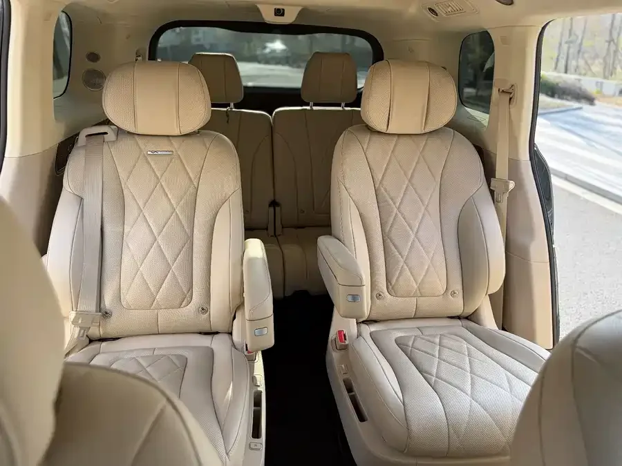 AITO M9 M9 2024 Extended Range Ultra Edition 52kWh 6-seater Edition 2024 — миниатюра 2