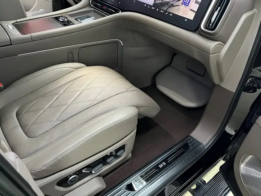 AITO M9 Wenjie M9 2024 Extended Range Ultra Edition 52kWh 5-seater Edition 2024 — миниатюра 3