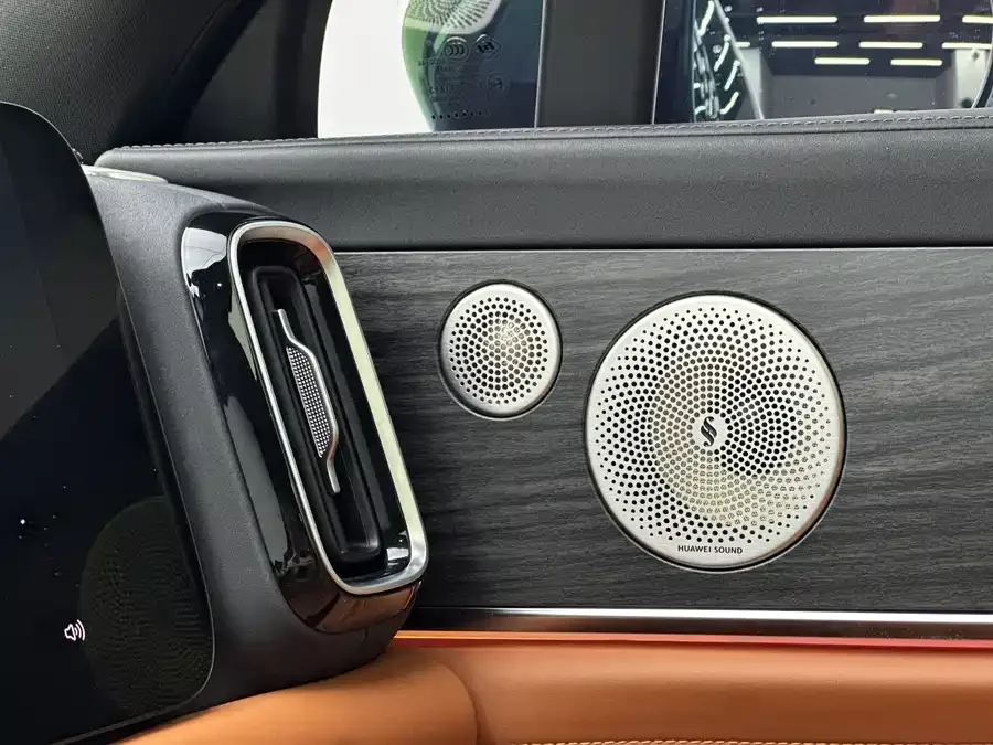 AITO M9 Wenjie M9 2024 Extended Range Max Edition 52kWh 6-seater Edition 2025 — миниатюра 3
