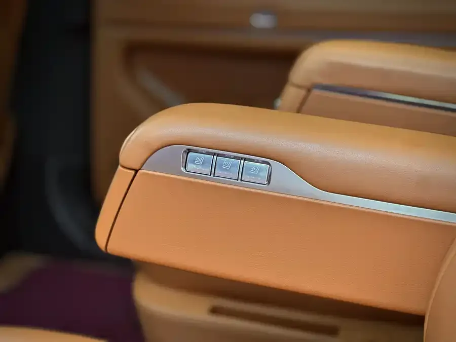 AITO M9 Wenjie M9 2024 Extended Range Max Edition 52kWh 6-seater Edition 2025 — миниатюра 4
