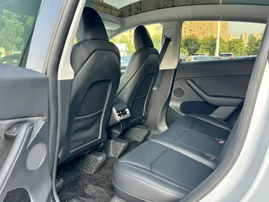 Tesla Model Y Model Y 2023 rear-wheel drive version 2024 — миниатюра 4