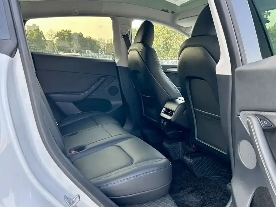 Tesla Model Y Model Y 2023 rear-wheel drive version 2024 — миниатюра 5