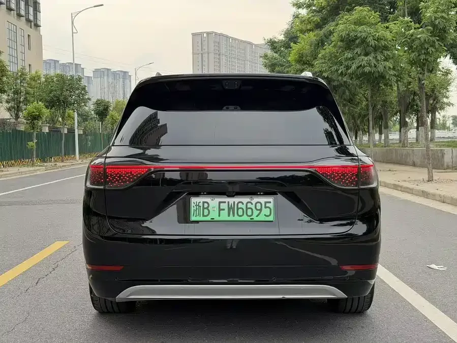 AITO M9 Wenjie M9 2025 Extended Range Ultra Edition 52kWh 6-Seat Version (896-line LiDAR) 2026 — миниатюра 4