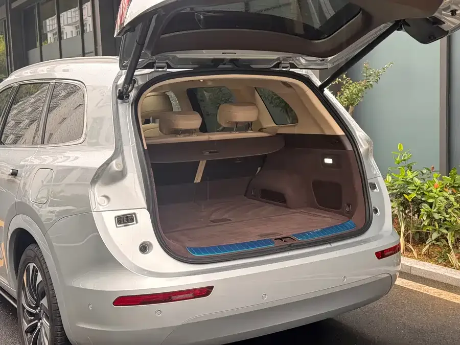 AITO M7 QM7 2024 1.5T RWD Plus Edition 5 Seaters 2023 — миниатюра 3