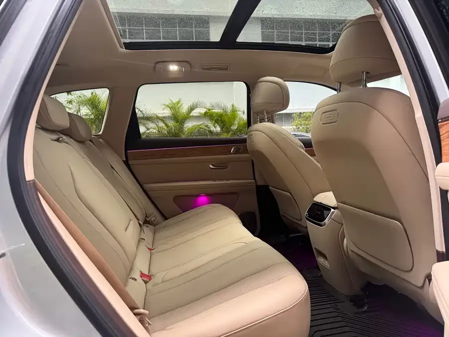 AITO M7 QM7 2024 1.5T RWD Plus Edition 5 Seaters 2023 — миниатюра 4