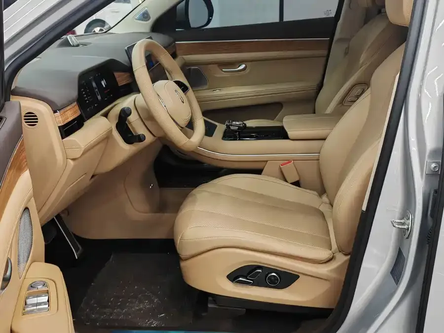 AITO M7 QM7 2024 1.5T RWD Plus Edition 5 Seaters 2023 — миниатюра 2