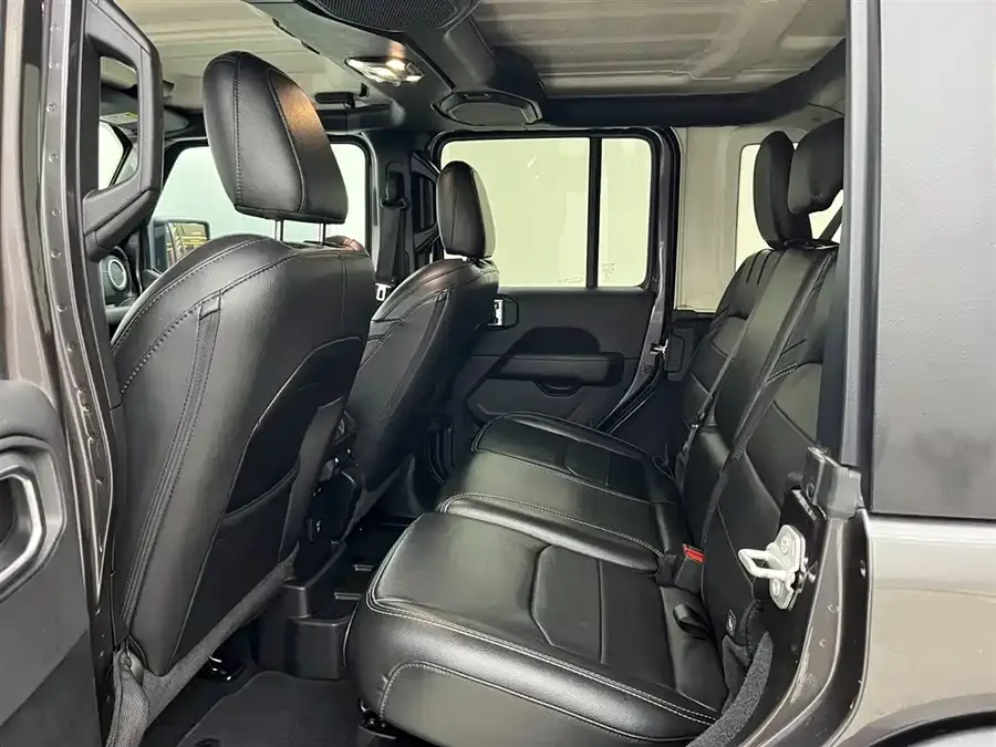 Jeep Wrangler New Energy Wrangler New Energy 2021 Four-Door 2.0T 4xe Sahara 2023 — миниатюра 3