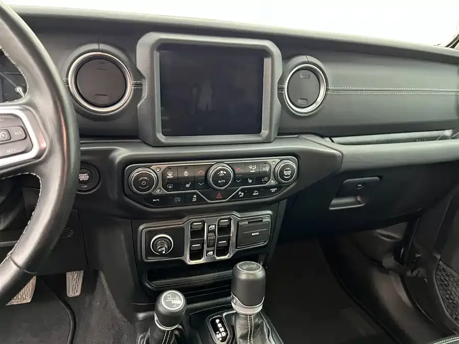 Jeep Wrangler New Energy Wrangler New Energy 2021 Four-Door 2.0T 4xe Sahara 2023 — миниатюра 5
